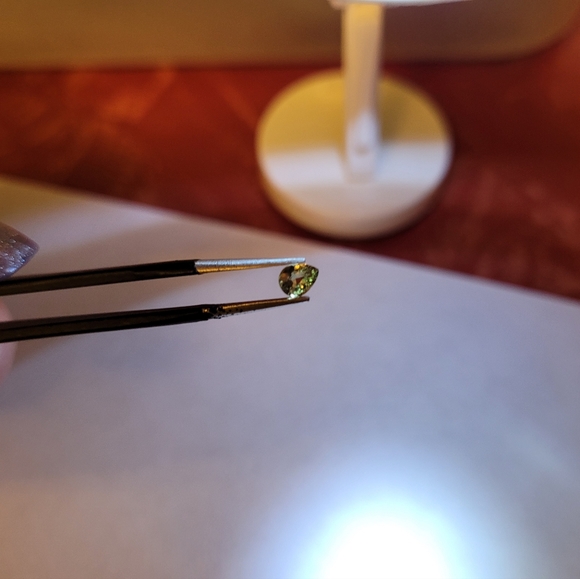 Natural Rare Green Sapphire Pear Cut .12ctw VS - Picture 5 of 6